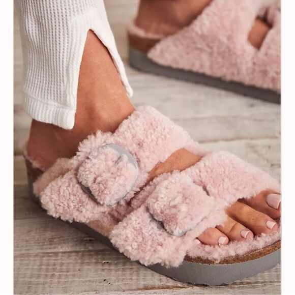 FREE PEOPLE Birkenstock Papillio
Arizona Teddy Shearling Sandals - Picture 5 of 9